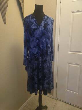 Zennilo‎ Women's Plus Size Blue Tie Dye V-Neck Long Sleeve Midi Swing Dress